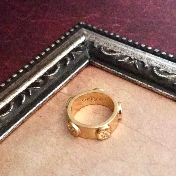 TORY BURCH • Miller Delicate Logo Ring - Picture 4 of 4